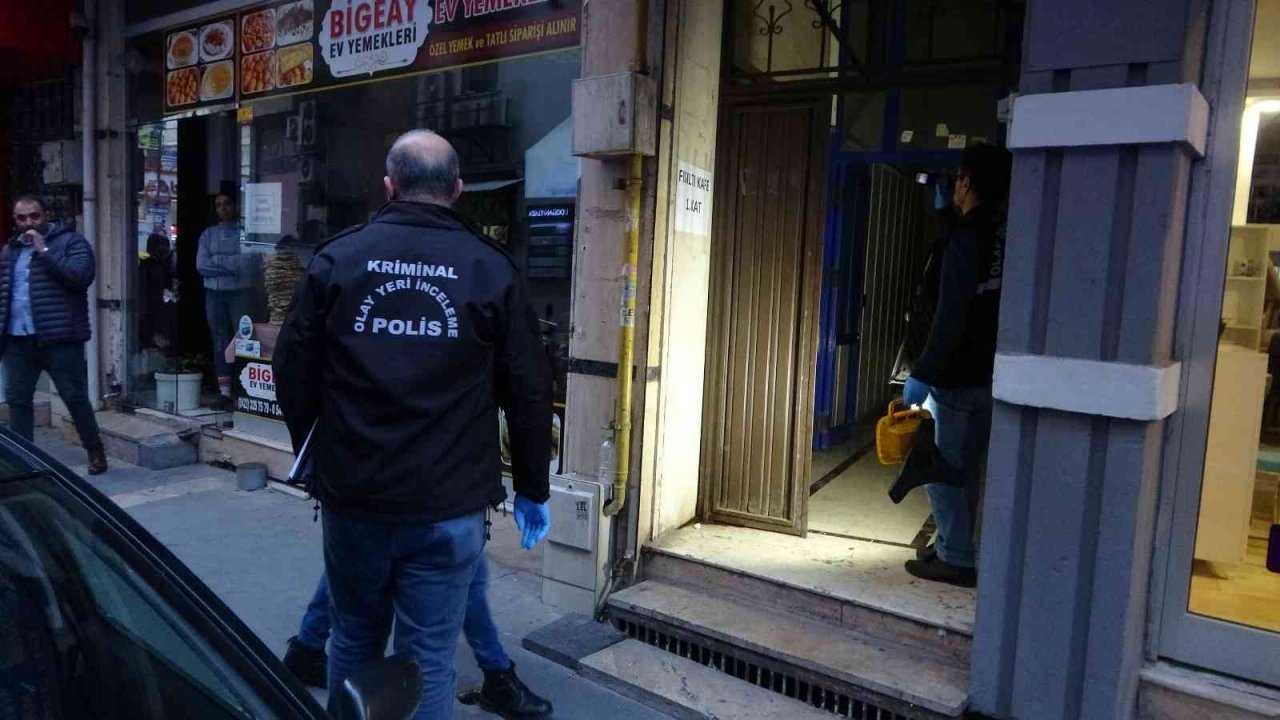 Satırlı saldırıya uğrayan genç ağır yaralandı