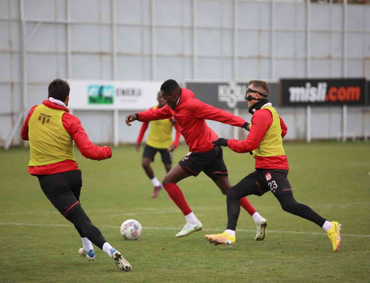 Sivasspor’da Ümraniyespor mesaisi devam etti