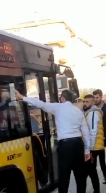 Sultanbeyli’de İETT otobüsüne sandalyeli saldırı: Camları patlattı