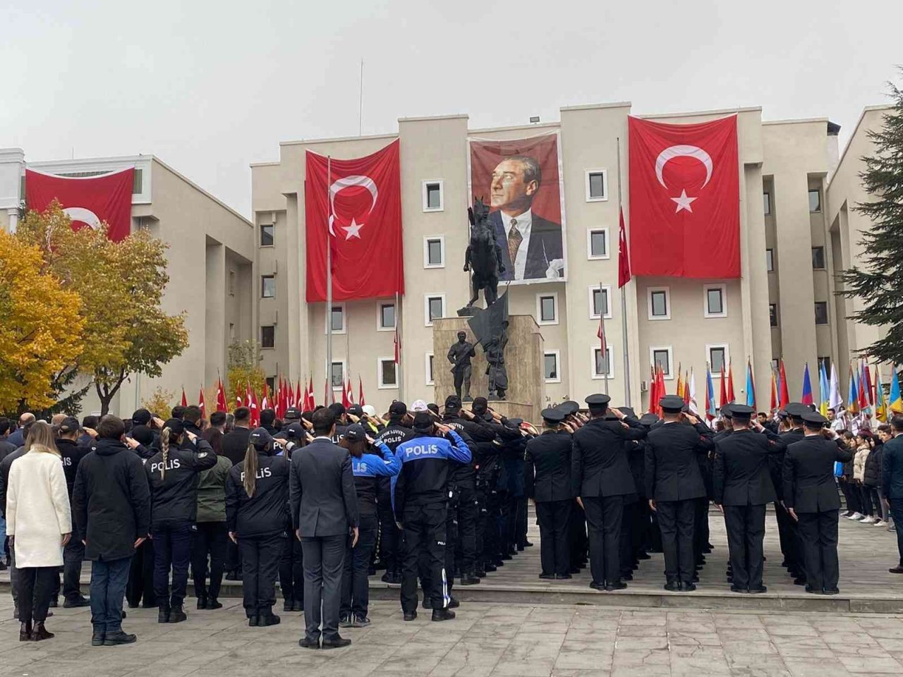 Atatürk ölüm yıldönümünde anıldı