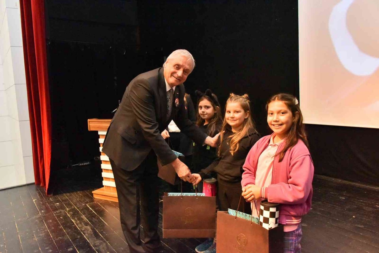 Gazi Mustafa Kemal Atatürk törenler ile anıldı