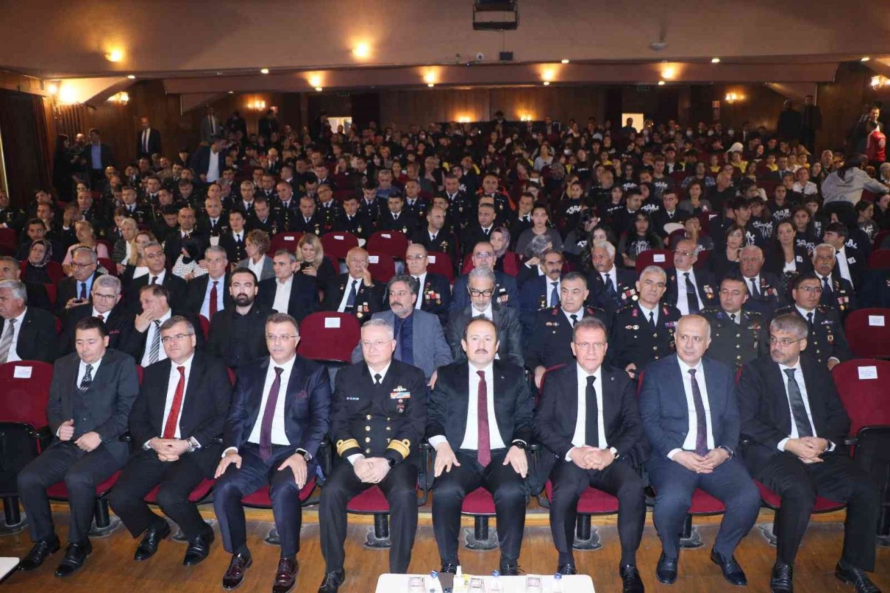 Türkiye Cumhuriyeti’nin kurucusu Ulu Önder Mustafa Kemal Atatürk, ölümünün 84’üncü yılında Mersin’de törenle anıldı