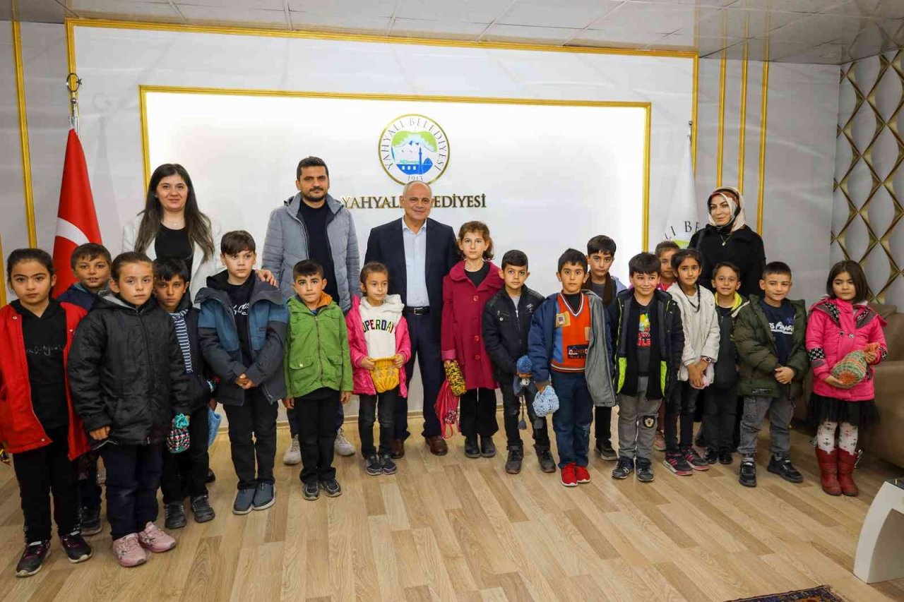 Başkan Öztürk, küçük öğrencilere belediyeciliği anlattı