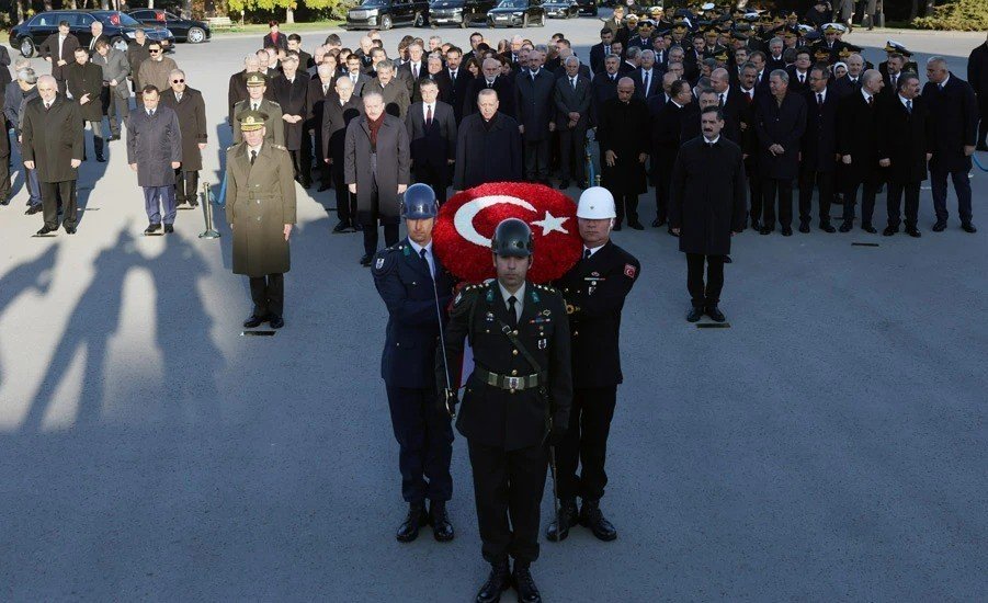 Yargıtay Başkanı Mehmet Akarca, Anıtkabir’de düzenlenen 10 Kasım Atatürk’ü anma törenine katıldı
