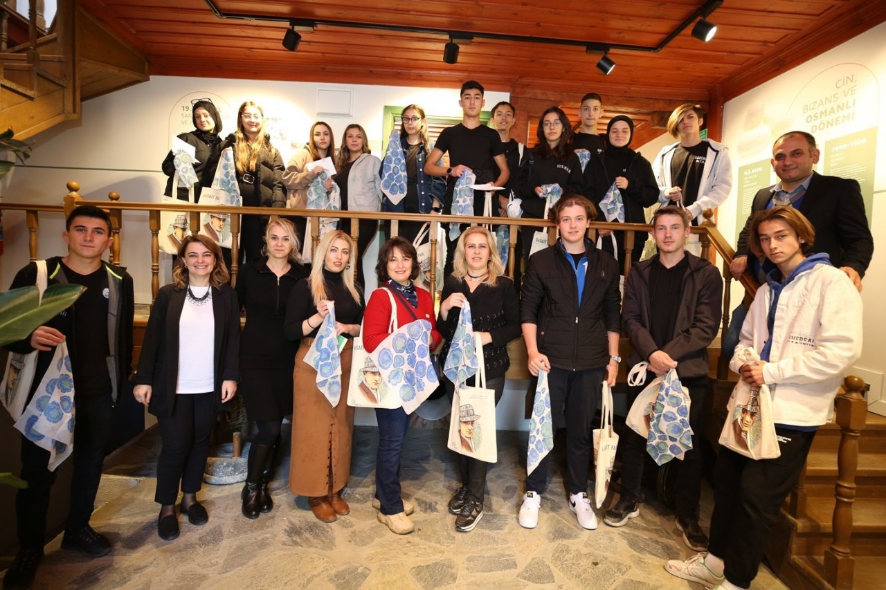 “İpek Mendil” öyküsü eşliğinde ipeğin yolcuğunu öğrendiler