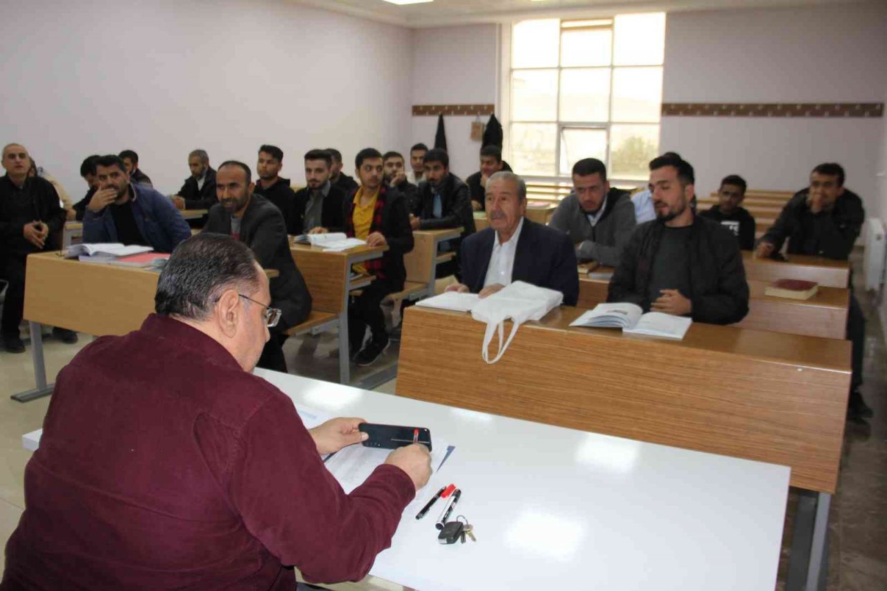 75 yaşında 47 yıllık üniversite hasretini giderdi