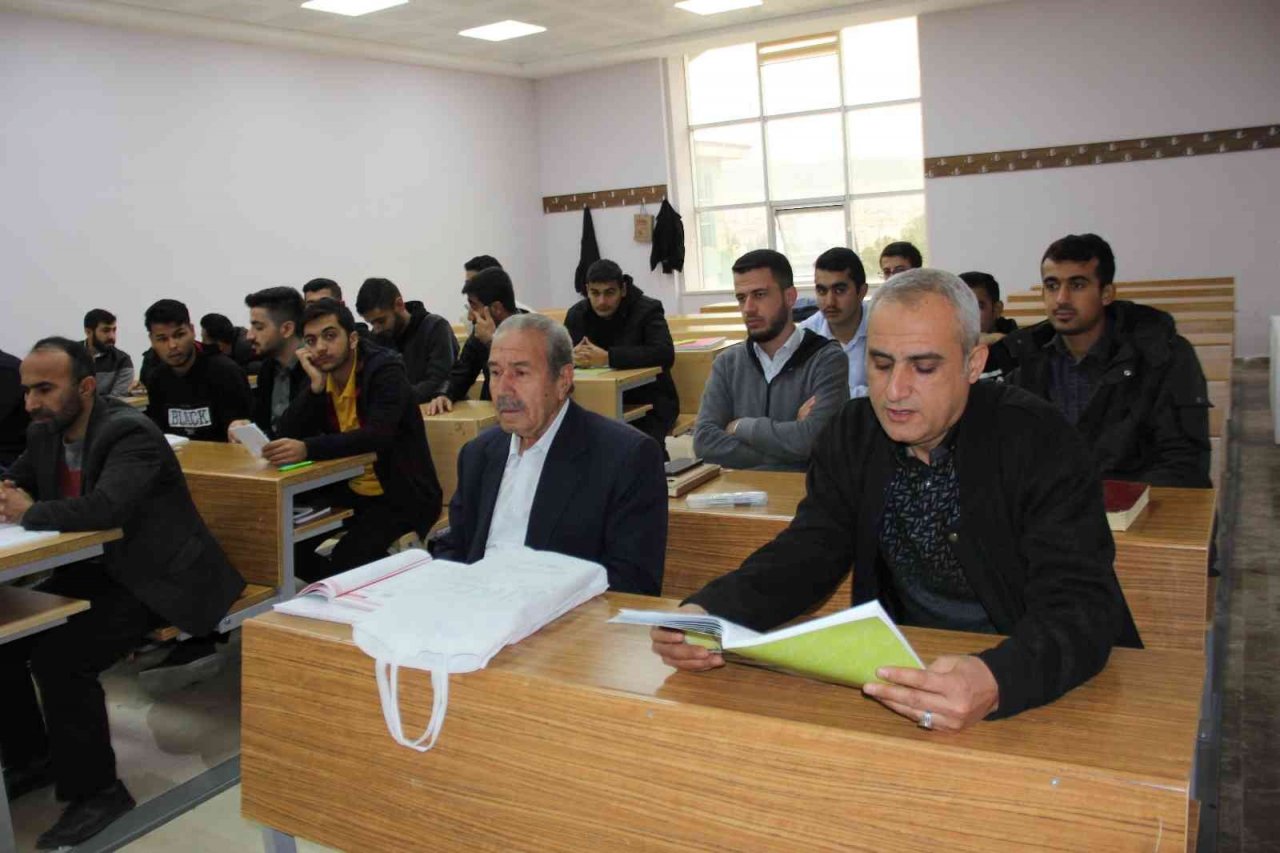 75 yaşında 47 yıllık üniversite hasretini giderdi