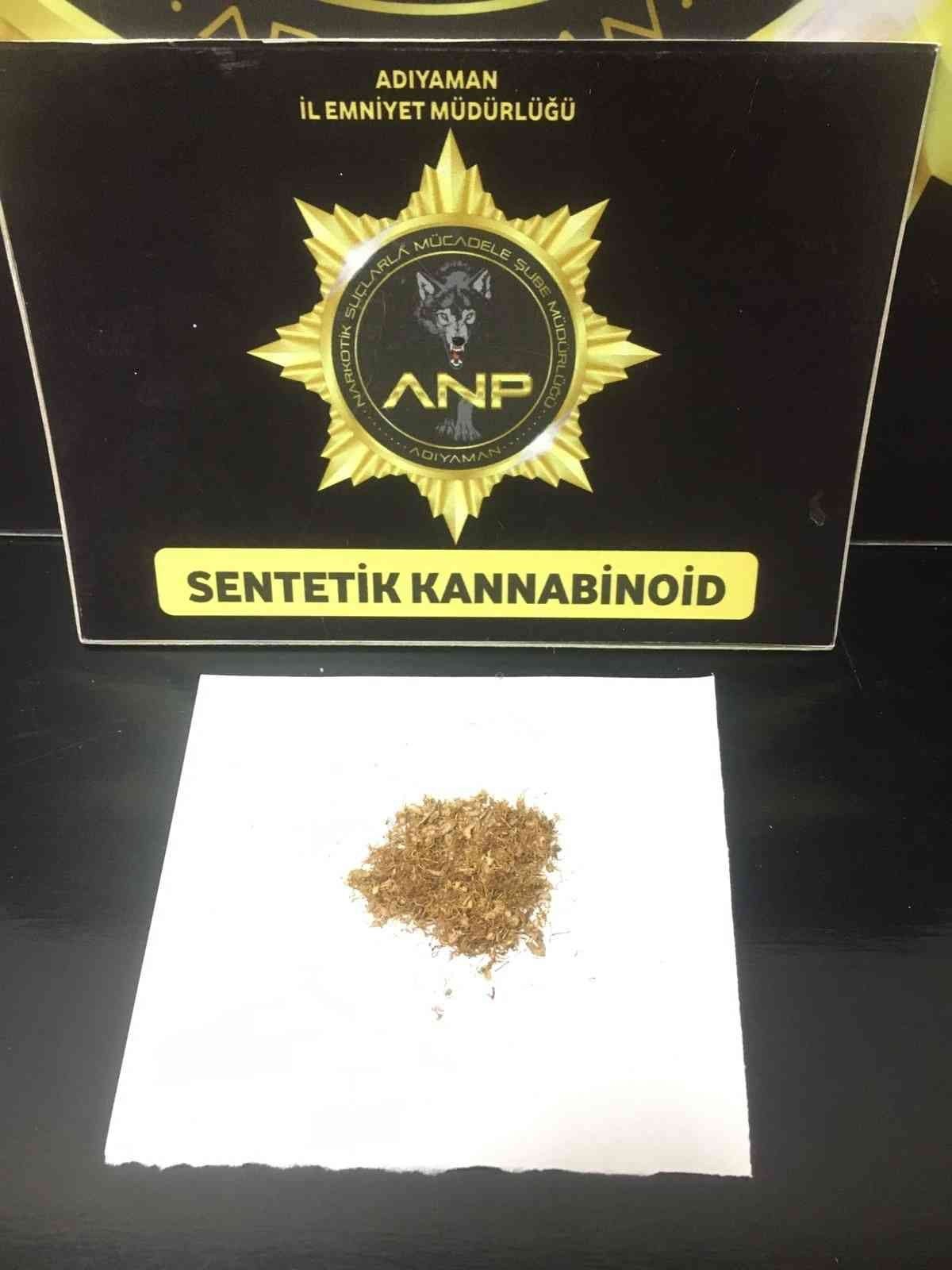 NARKO ekipler, zehir tacirlerine göz açtırmıyor