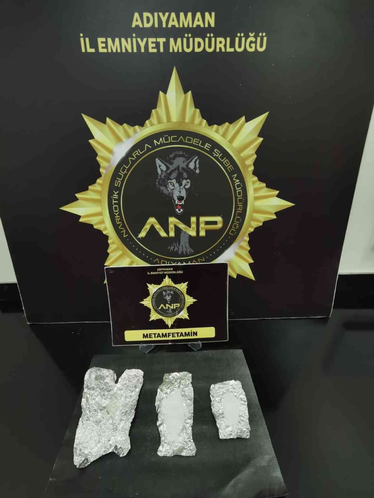 NARKO ekipler, zehir tacirlerine göz açtırmıyor