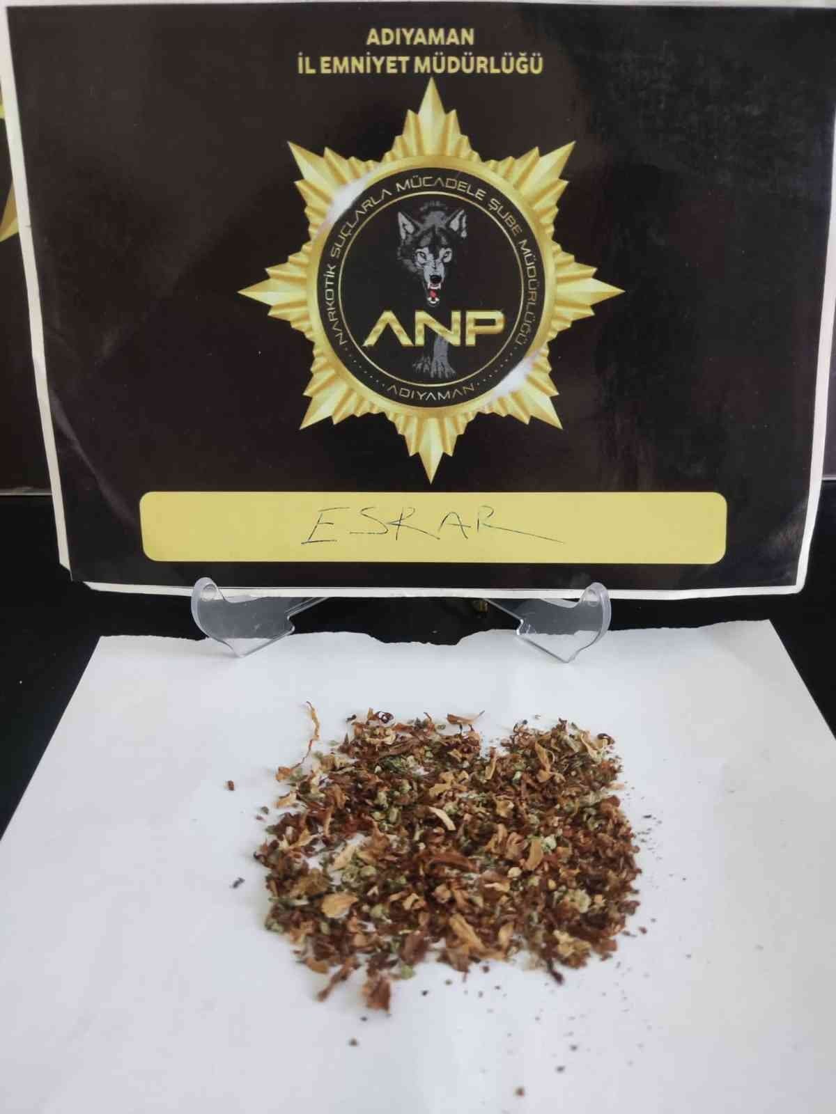 NARKO ekipler, zehir tacirlerine göz açtırmıyor