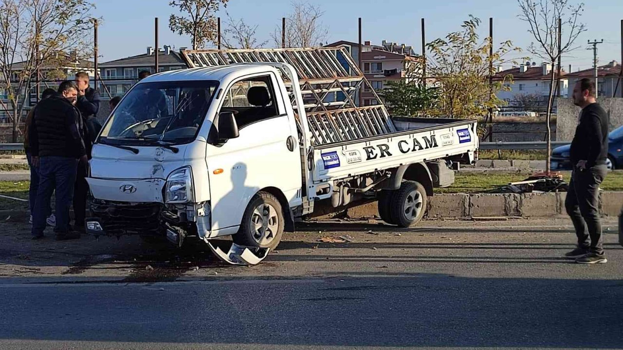 2 aracın çarpıştığı kazada üç kişi yaralandı