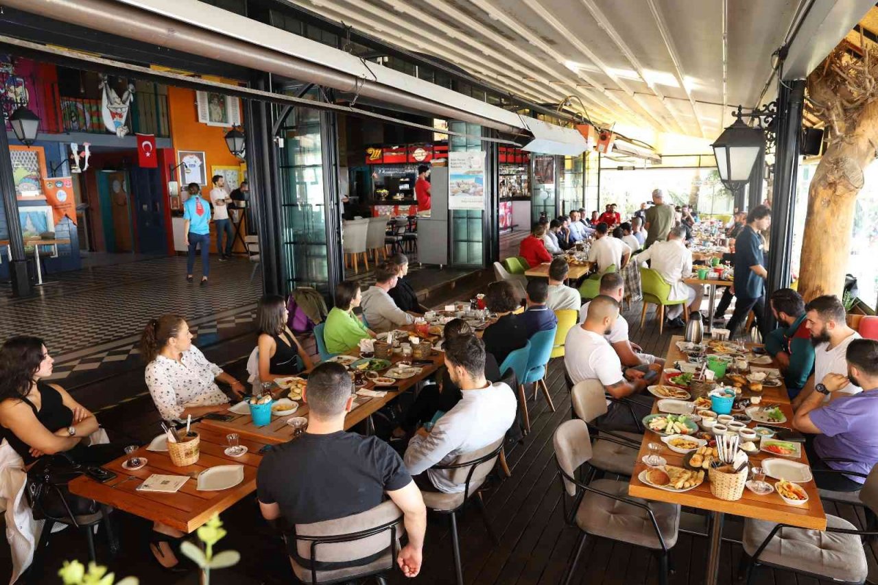 Başkan Yücel, fitness antrenörlerine kentteki yatırımları anlattı