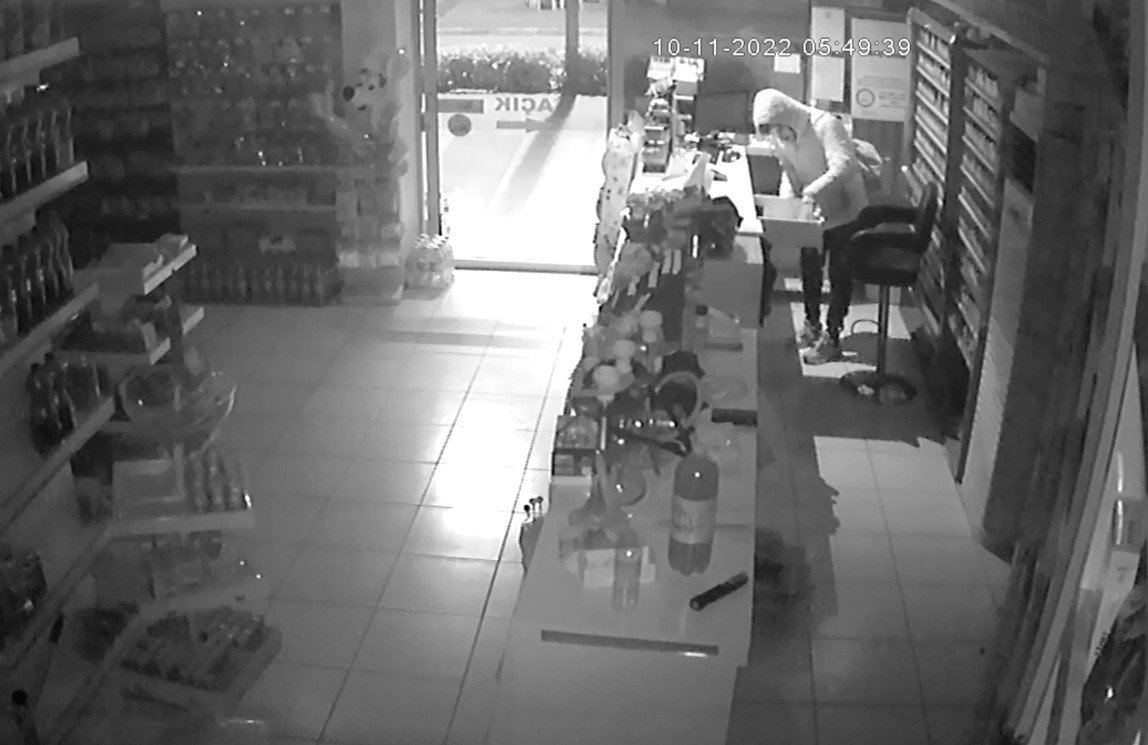 Antalya’da levyeli hırsız durdurulamıyor