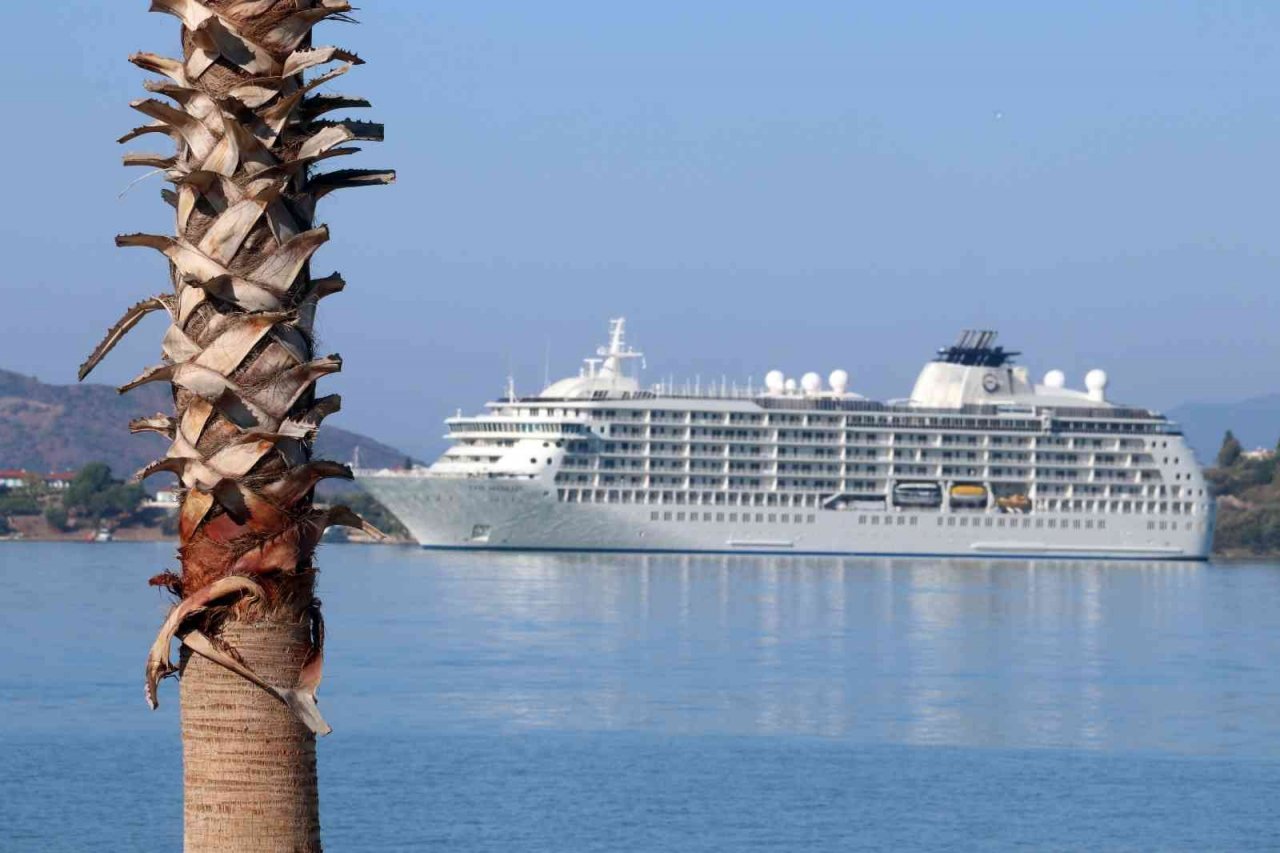 Lüks gemi "The World", 181 yolcusuyla Fethiye’ye geldi