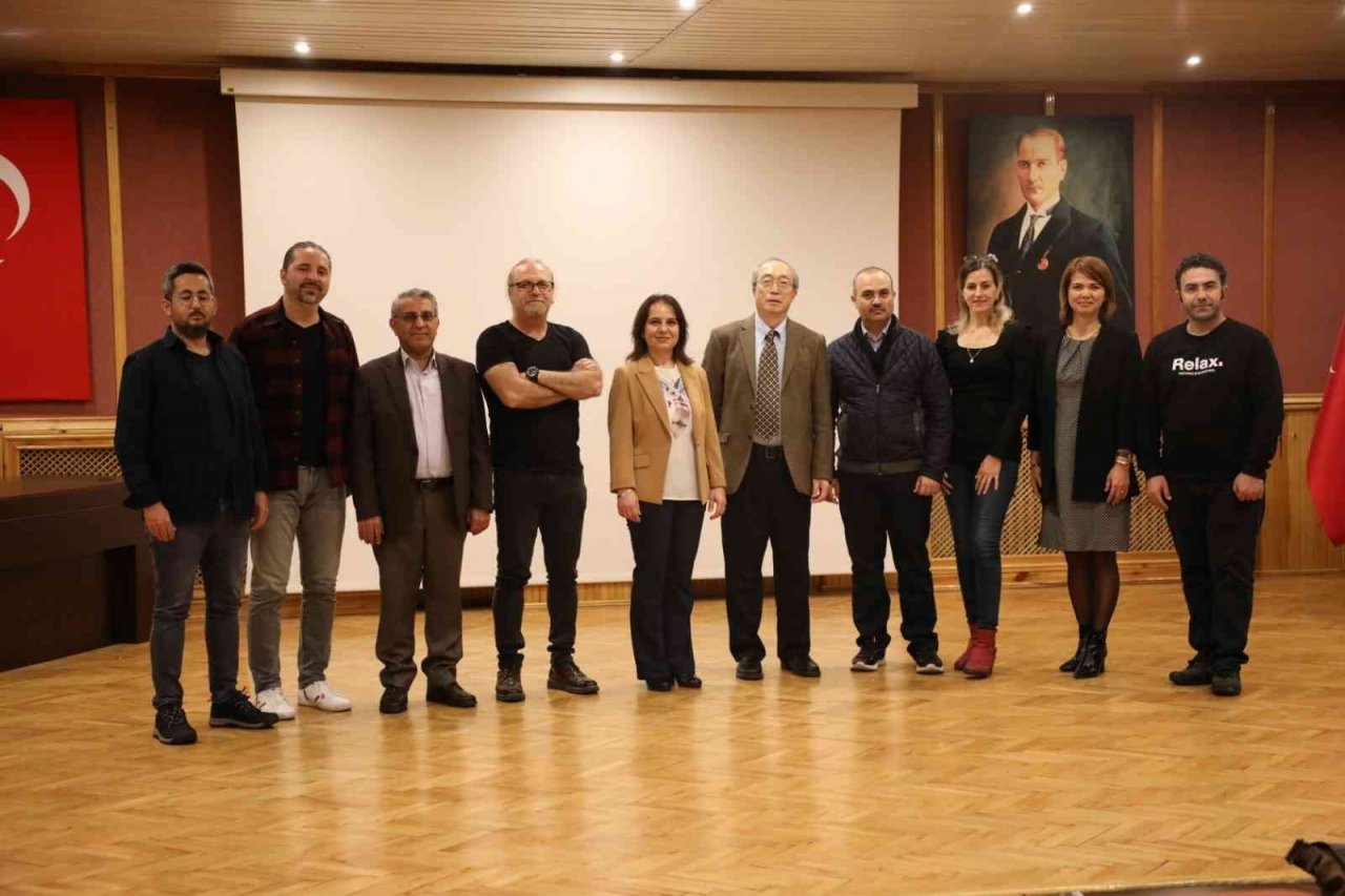 “Uluslararası Bilimsel Dergilerde Makale Yazma ve Yayınlama Teknikleri” semineri yapıldı