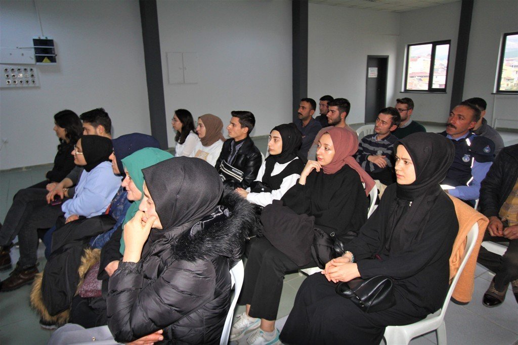 Bayburt Belediyesi personeline "Güven, Huzur ve İletişim” konulu sunum