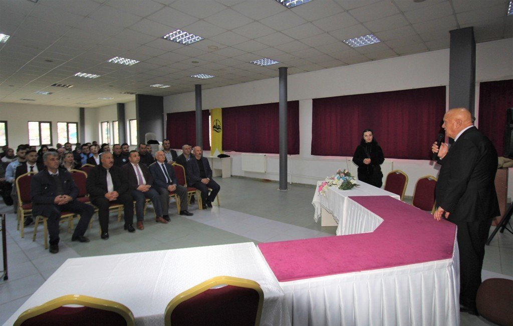 Bayburt Belediyesi personeline "Güven, Huzur ve İletişim” konulu sunum