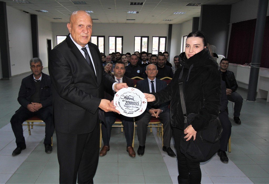 Bayburt Belediyesi personeline "Güven, Huzur ve İletişim” konulu sunum