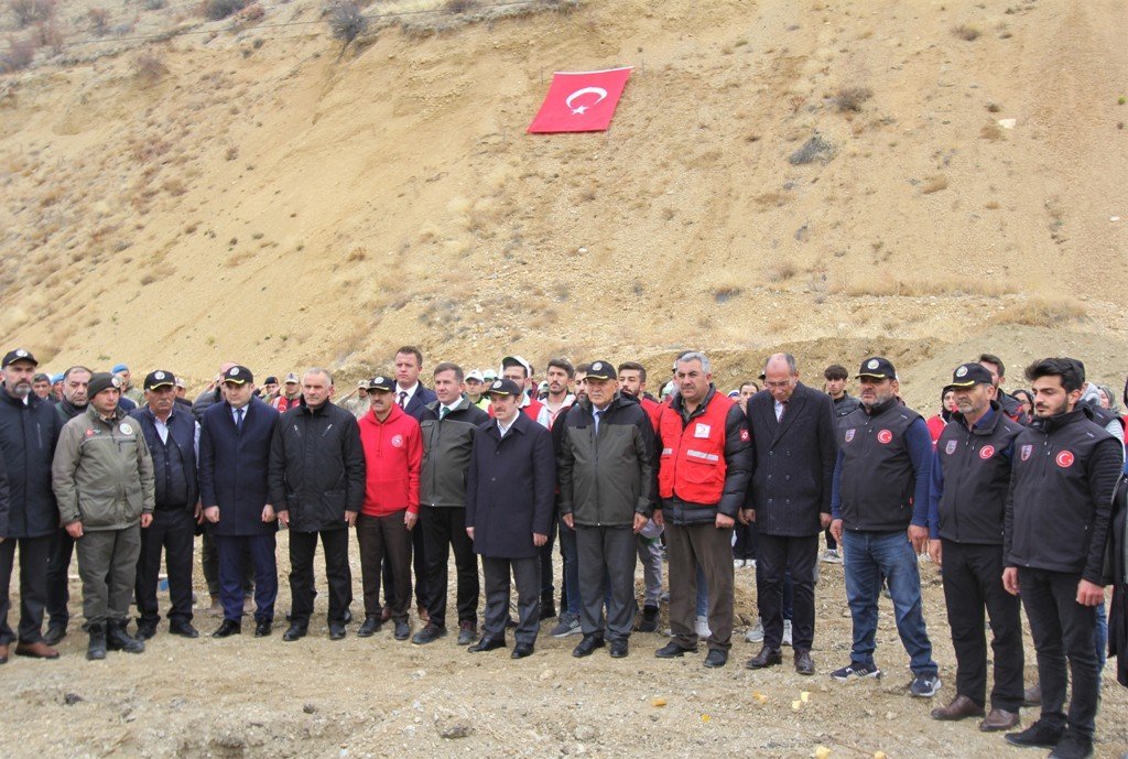 Bayburt’ta 105 bin adet fidan toprakla buluşturuldu