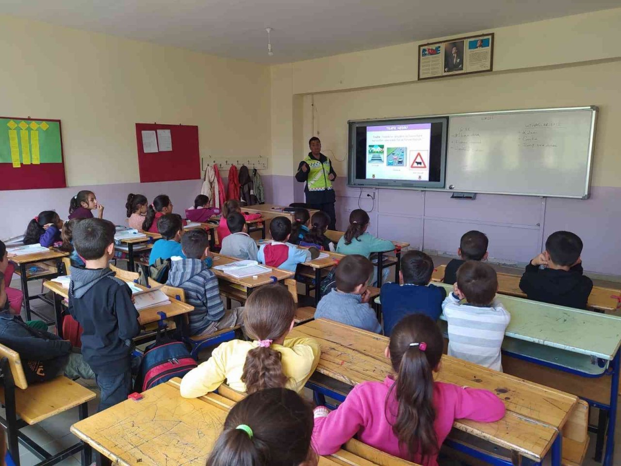 Jandarmanın güvenli trafik için eğitim ve denetimleri devam ediyor