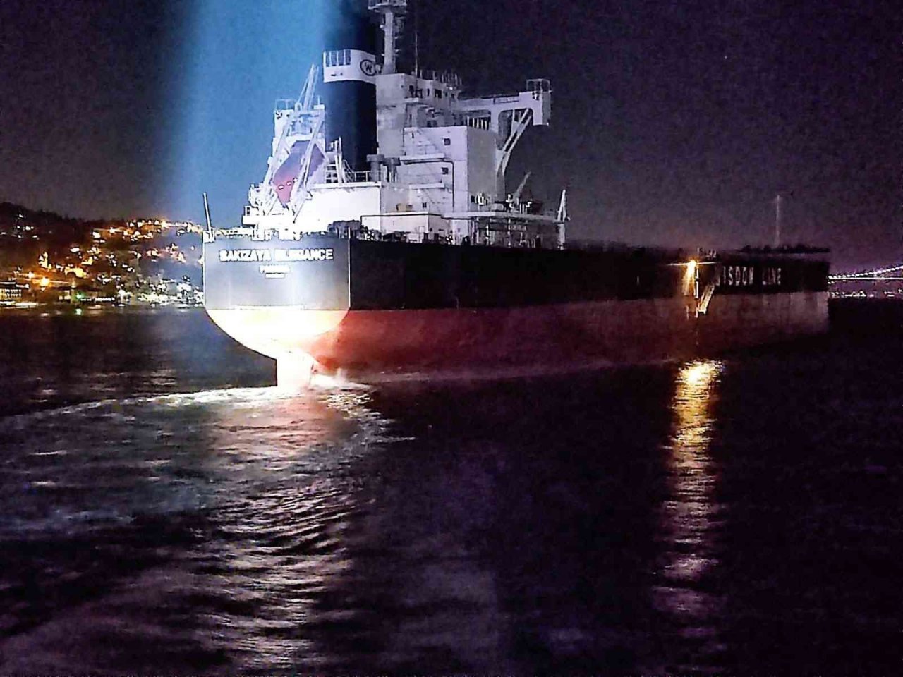 Boğaz’da arızalanan 128 metre boyundaki yük gemisi kurtarıldı