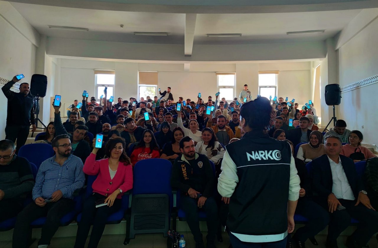 Narkotik ekiplerinden ailelere uyuşturucu eğitimi