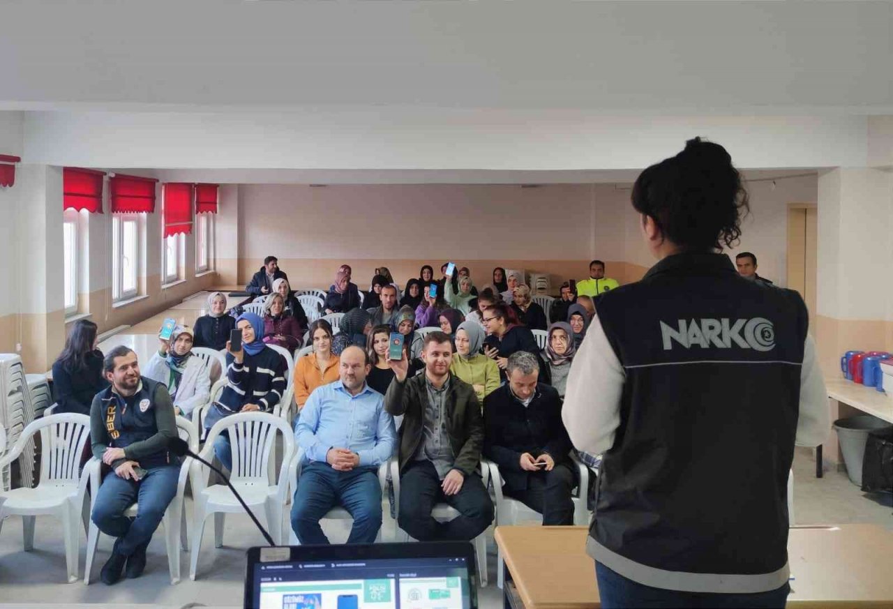 Narkotik ekiplerinden ailelere uyuşturucu eğitimi