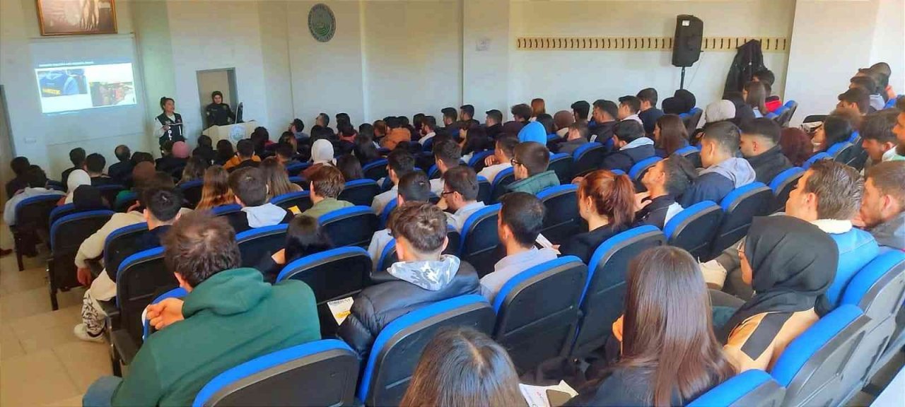 Narkotik ekiplerinden ailelere uyuşturucu eğitimi