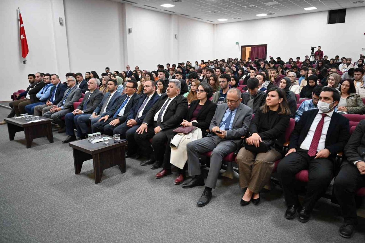 Başkan Aktaş’tan üniversitelilere altın öğütler