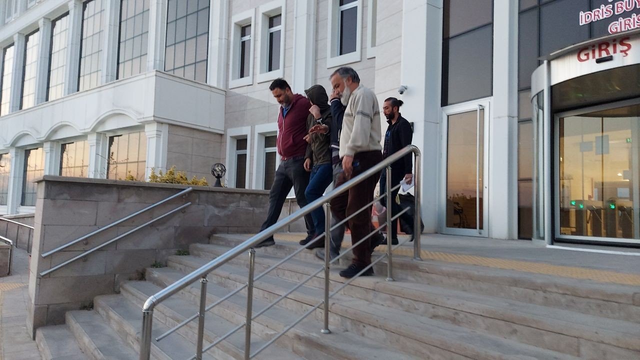 Uyuşturucu operasyonunda 2 kilo 100 gram esrar ele geçirildi, 2 kişi tutuklandı