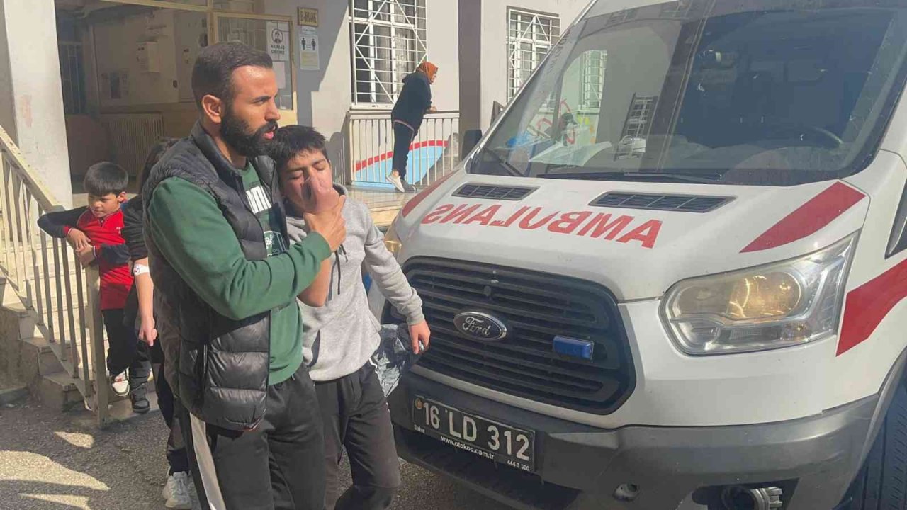 Bursa’da gıda zehirlenmesi sonucu 13 öğrenci hastanelik oldu