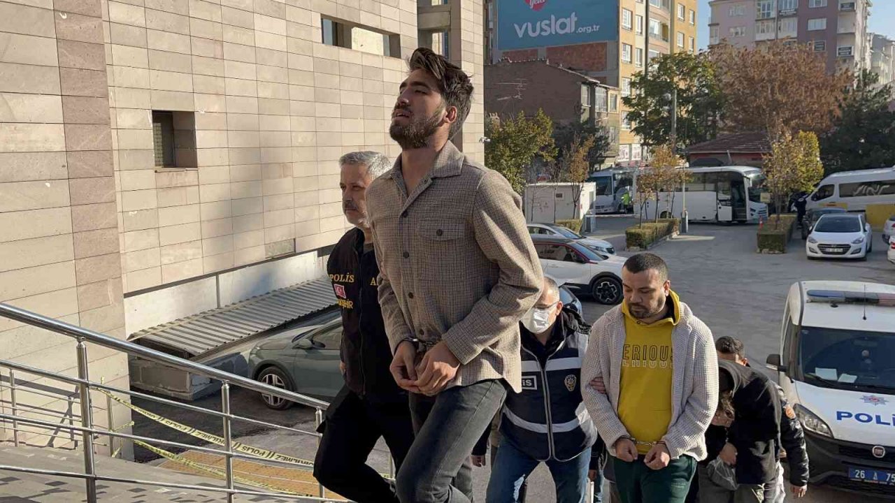 Dolandırıcılık zanlısı kadınlardan ilginç işaret ve sözler