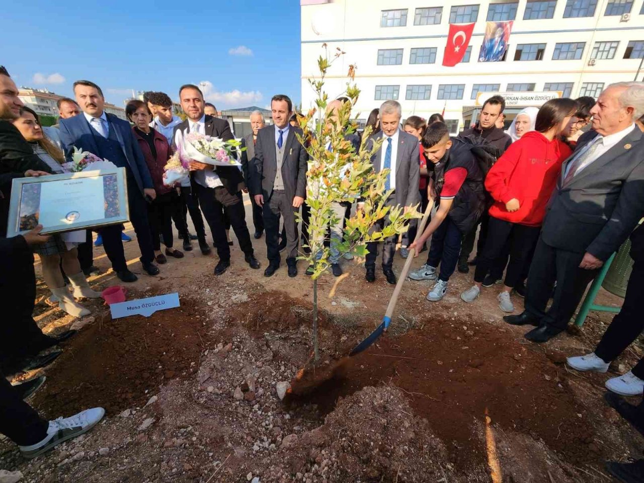 Öğrenciler adına fidan dikildi