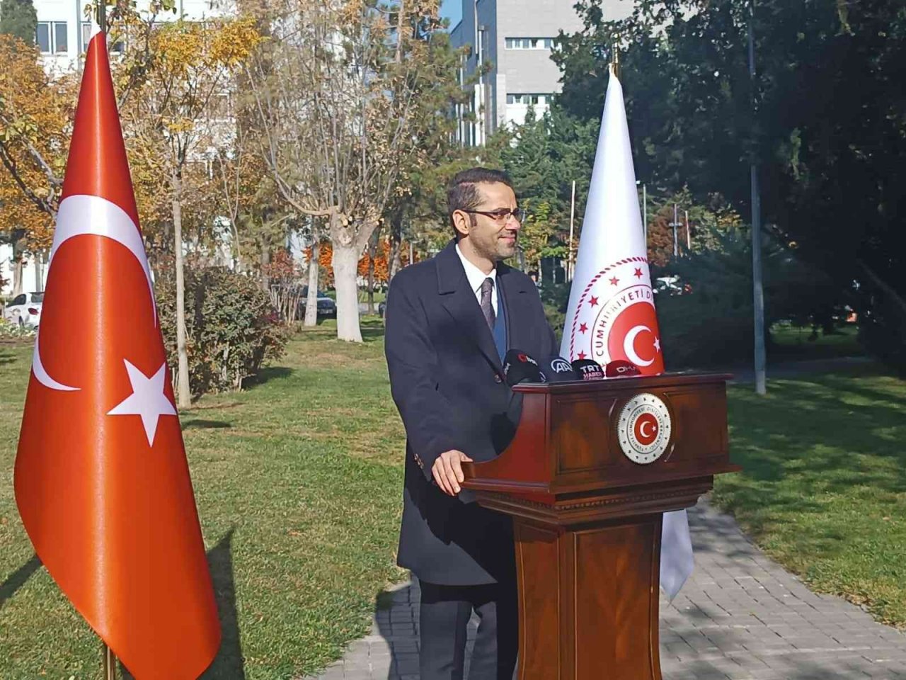 Dışişleri Bakanlığına 44 ağaç dikildi