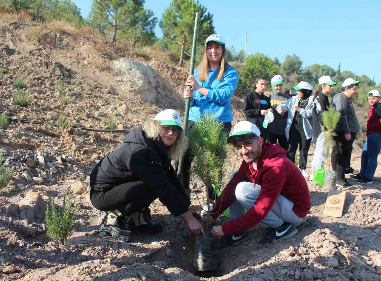 Gelecek için binlerce fidan diktiler