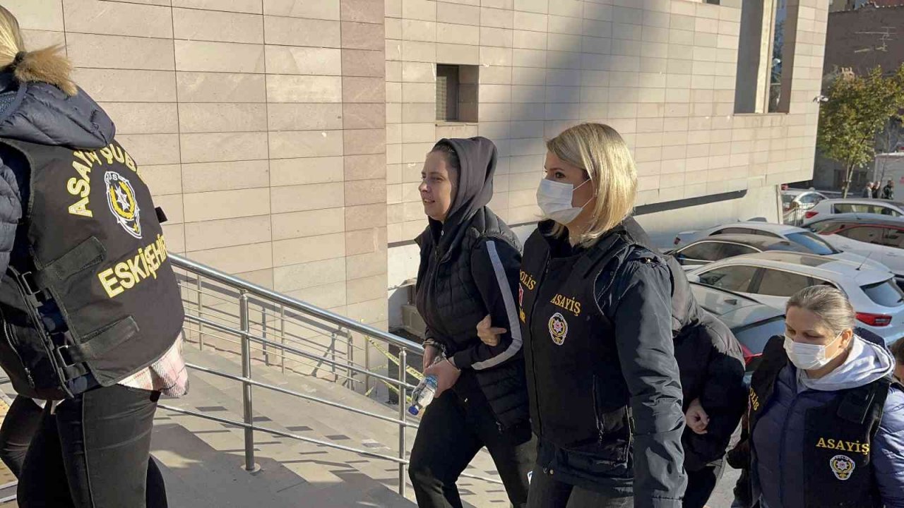 Dolandırıcılık zanlısı kadınlardan ilginç işaret ve sözler