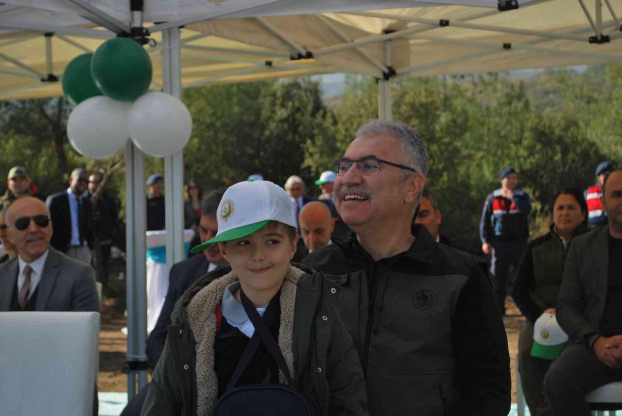 İzmir’de 42 bin fidan toprakla buluştu