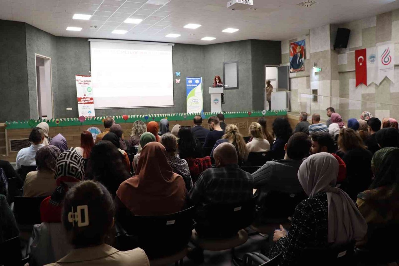 Büyükşehir’in 7’nci Mutlu Evlilik Akademisi, ilk haftasında tam not aldı