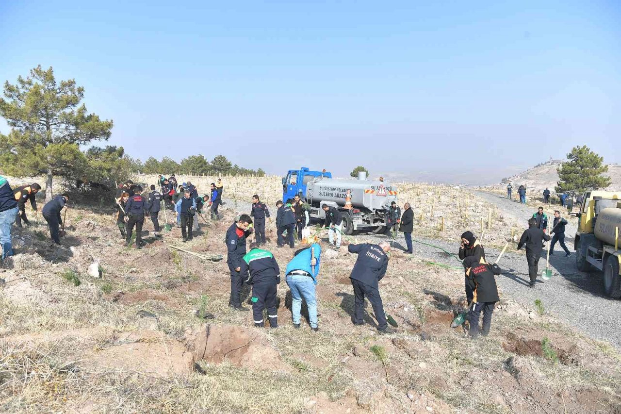 Kayseri Büyükşehir, 11.11’de 5 bin fidan ile geleceğe nefes oldu
