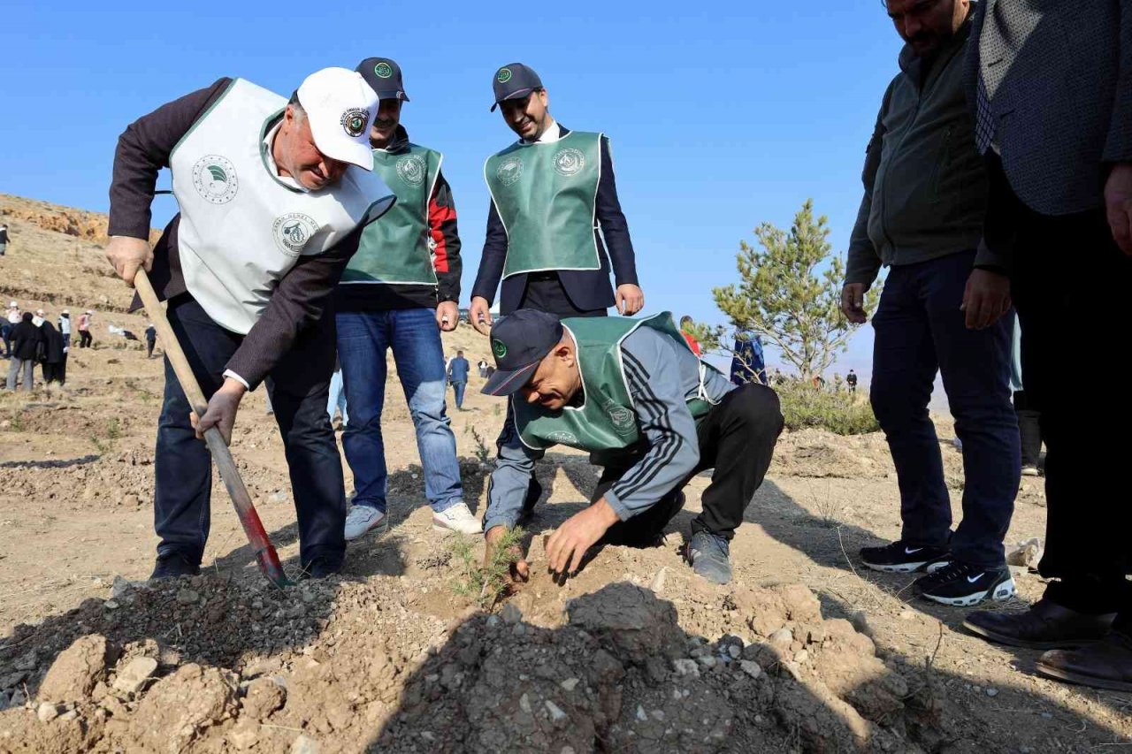 Yahyalı’da Fidanlar toprakla Buluştu