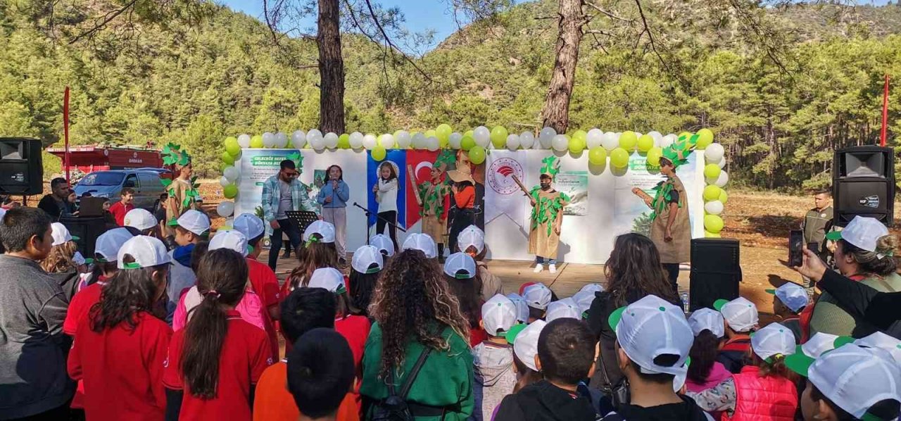 Köyceğiz’de Milli Ağaçlandırma Günü nedeniyle fidan dikildi