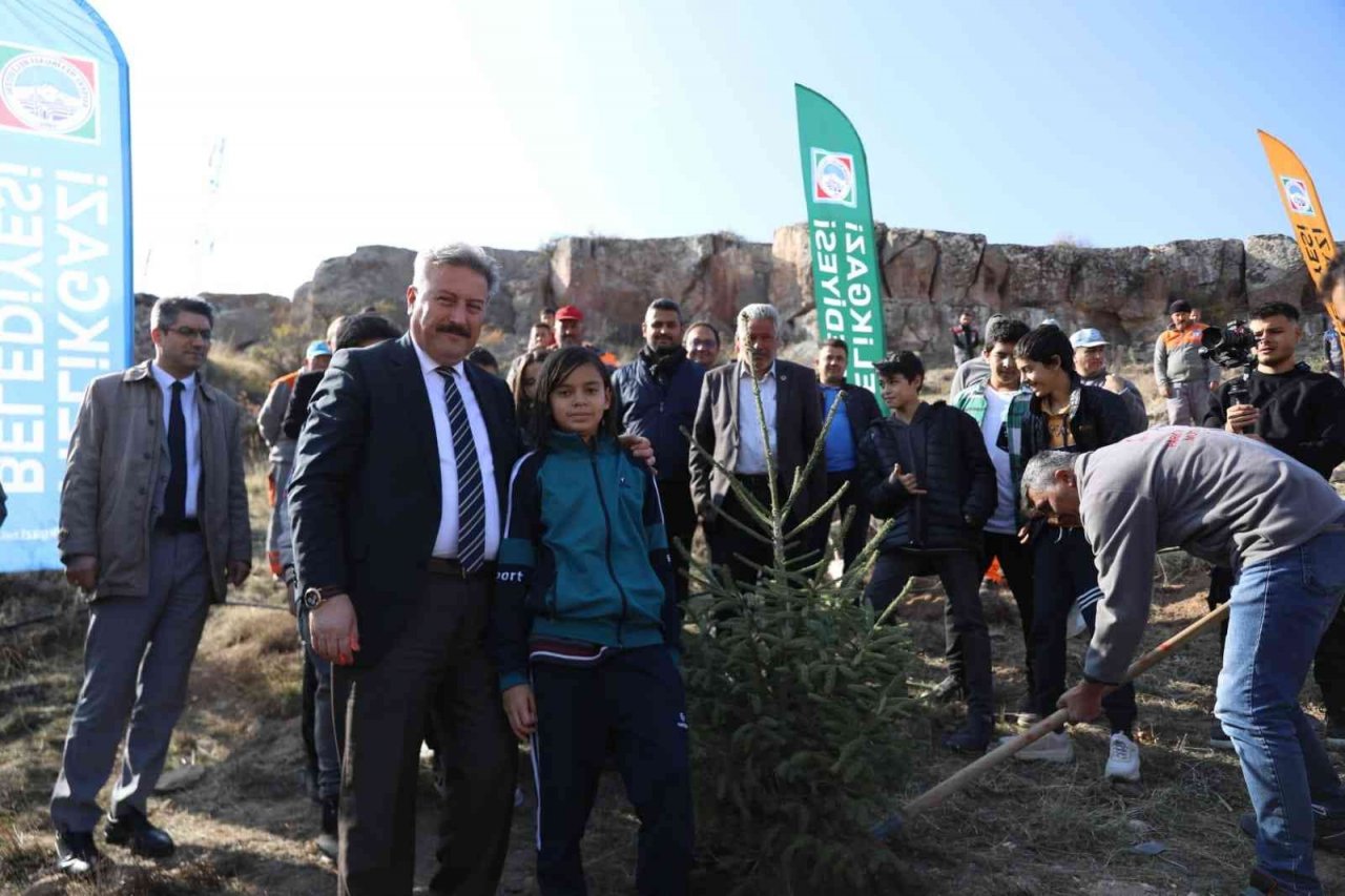 Melikgazi’den Milli Ağaçlandırma Günü’ne özel 3 bin 838 fidan