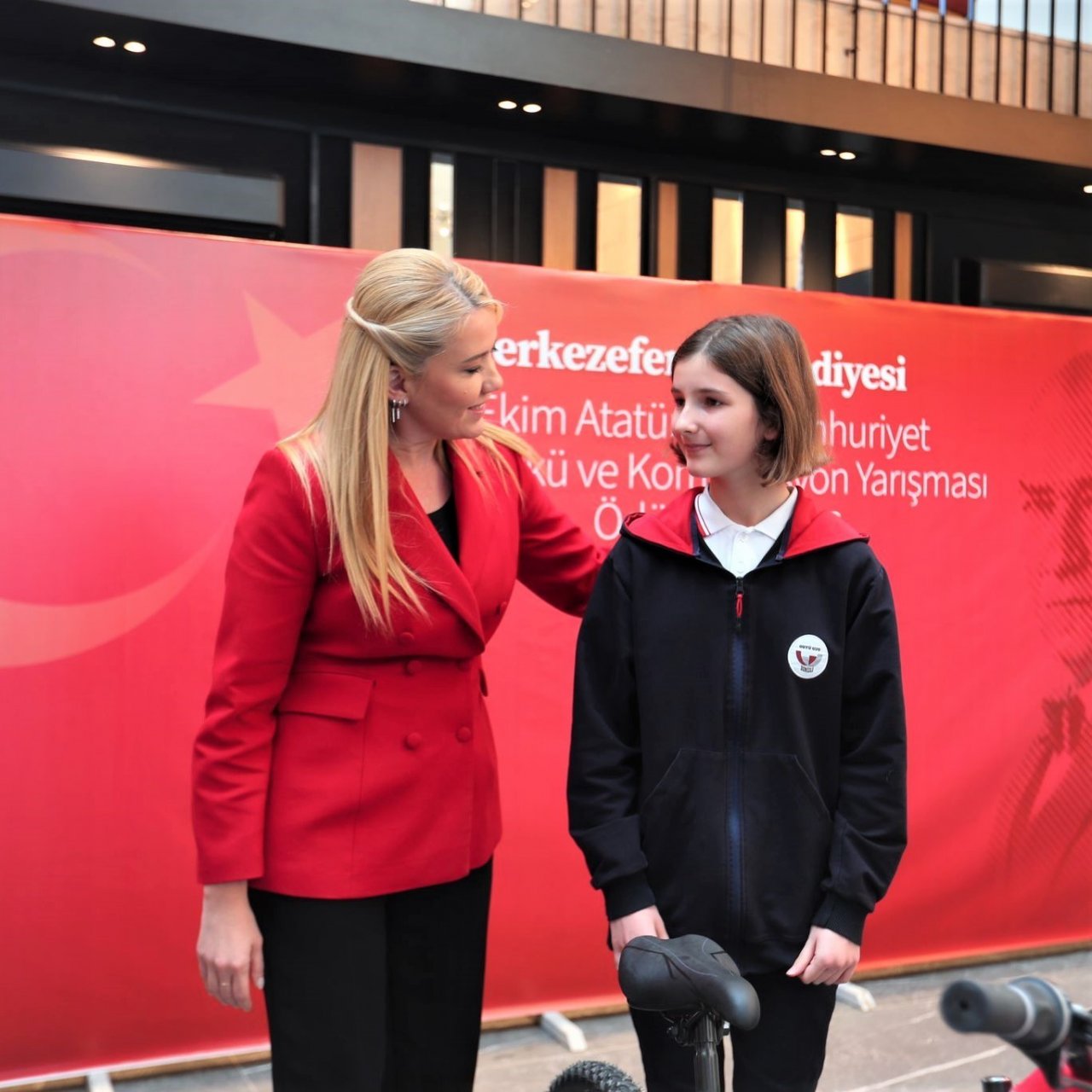 Başkan Doğan; “Cumhuriyet’i yaptıkları eserlerle anlatan gençlerimizi kutluyorum”