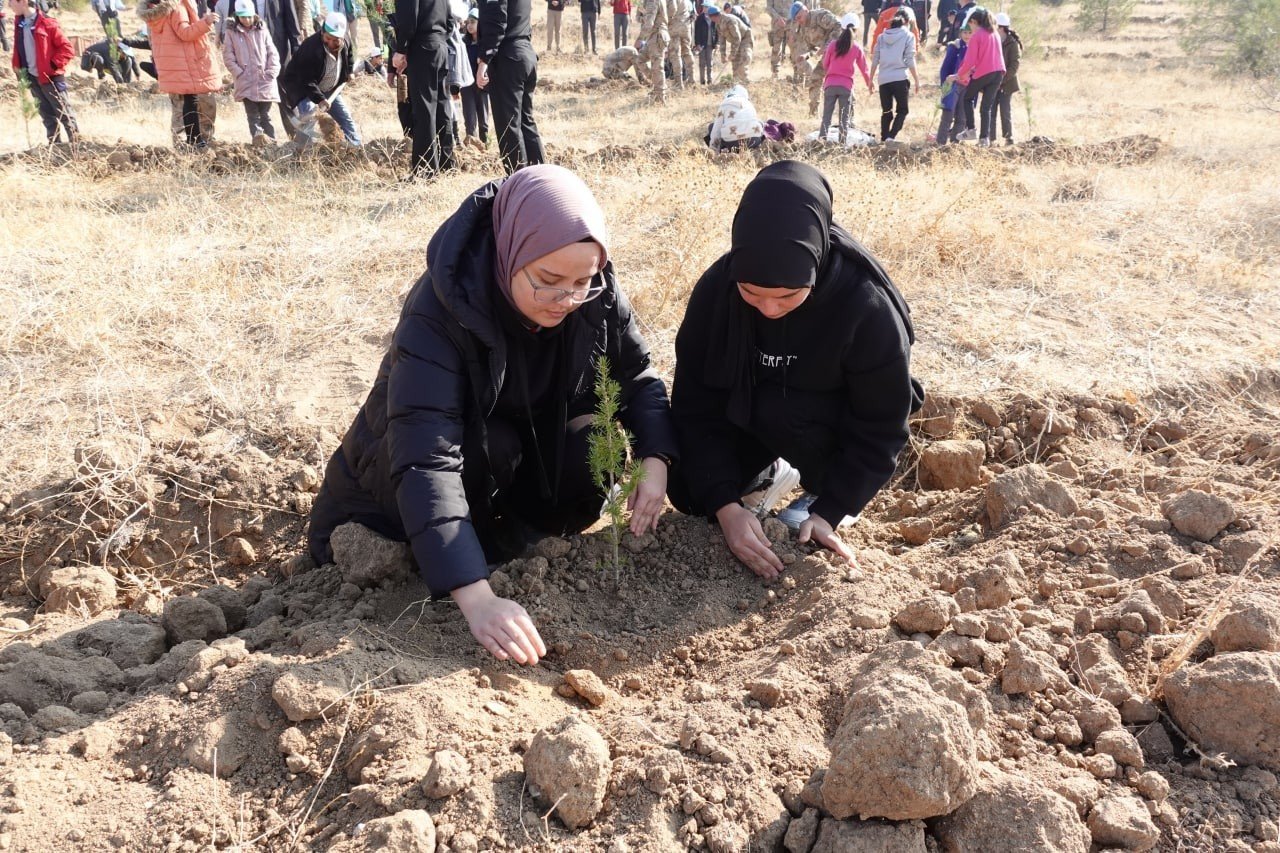 “Türkiye Yüzyılına Nefes” için 500 fidan toprakla buluşturuldu