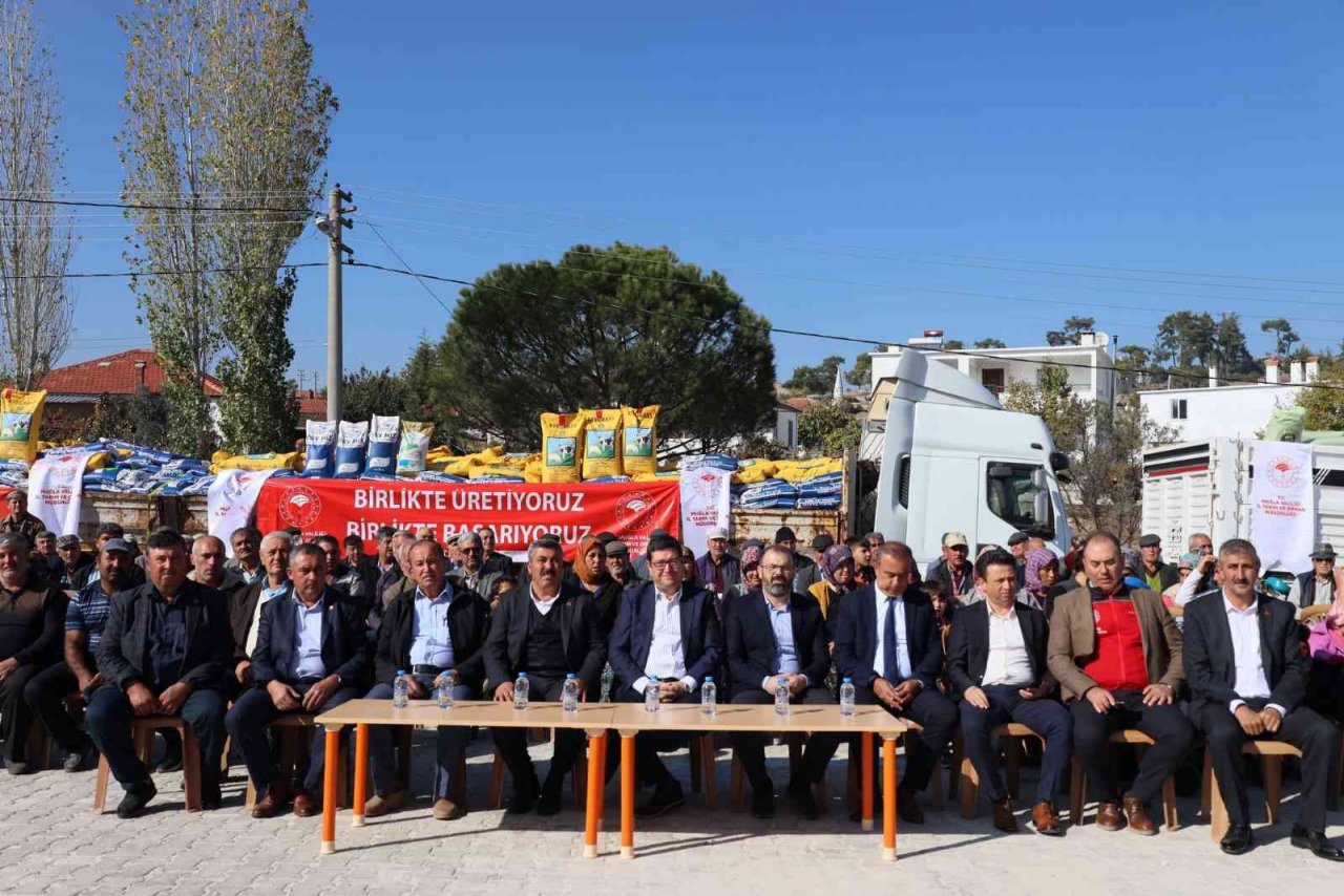 Milas’ta 64 ton sertifikalı tohum dağıtıldı