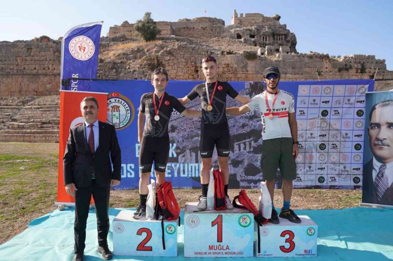 Bisikletçiler Tlos Antik kentinde yarıştı