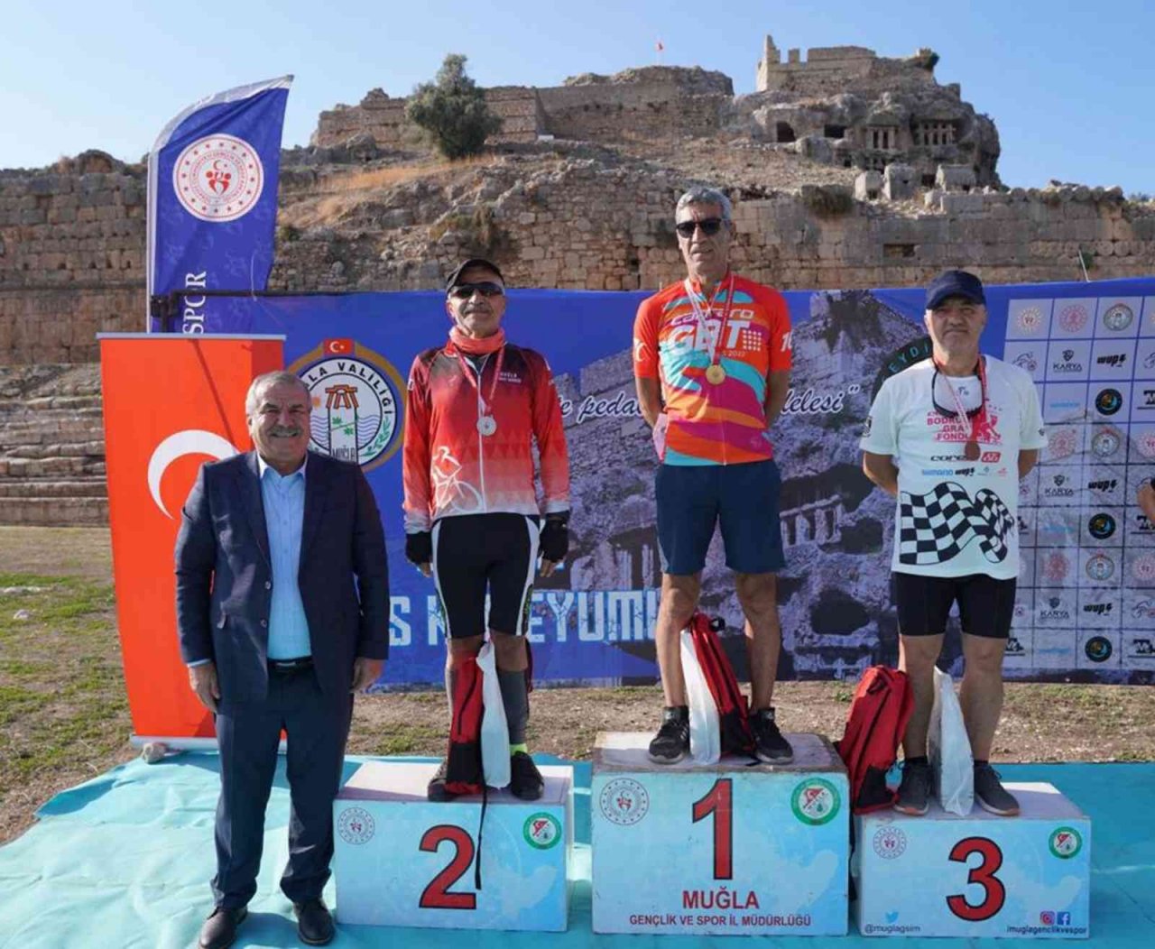 Bisikletçiler Tlos Antik kentinde yarıştı