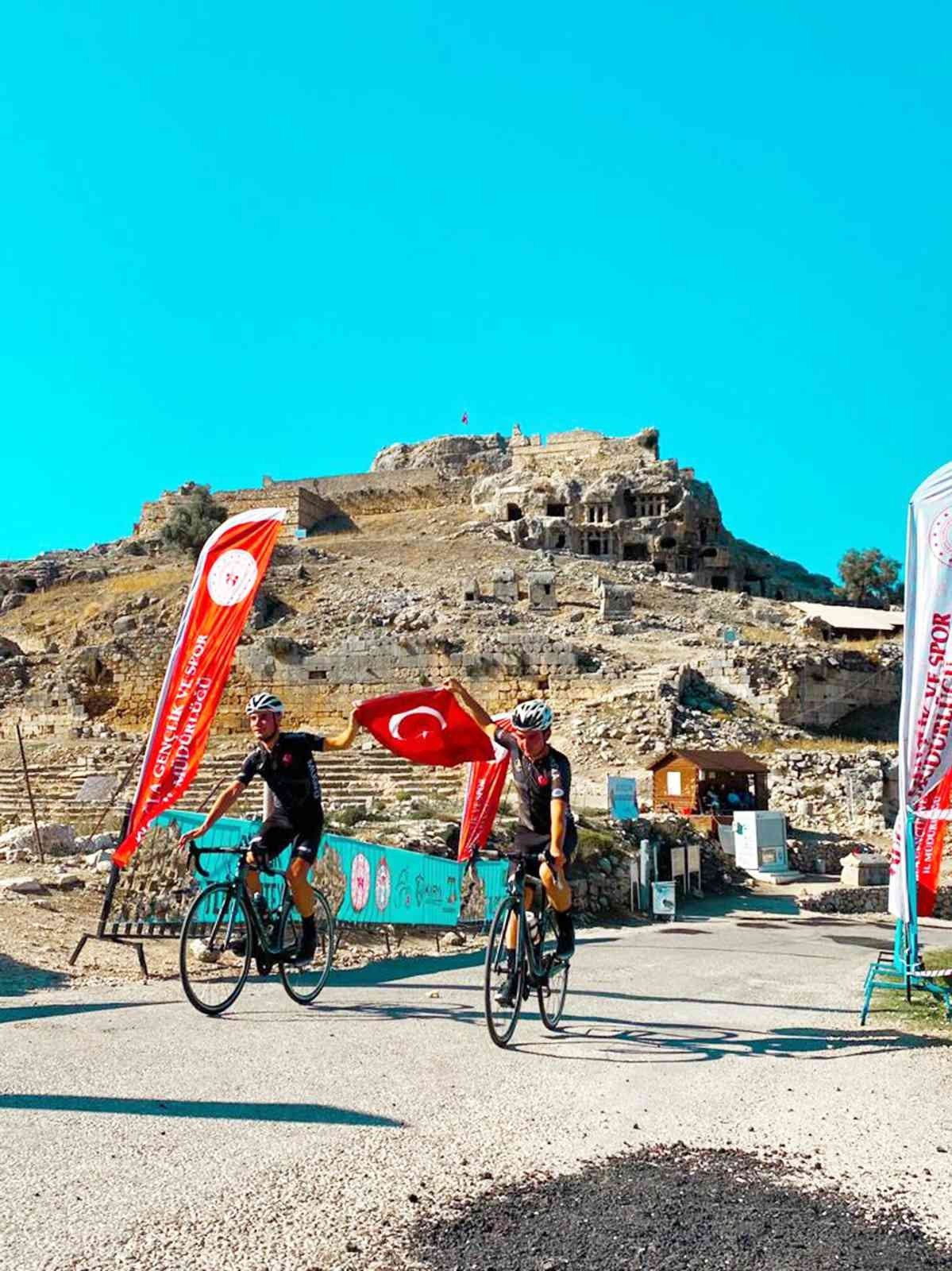 Bisikletçiler Tlos Antik kentinde yarıştı