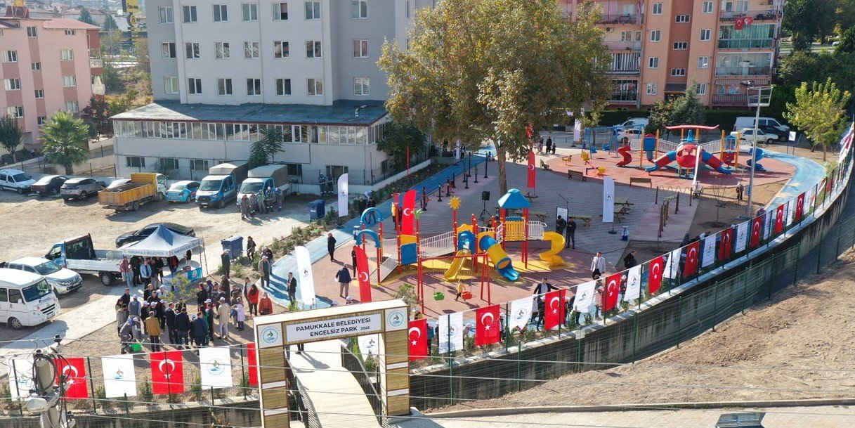 Pamukkale Belediyesi 11 bin 11 fidanı toprakla buluşturdu