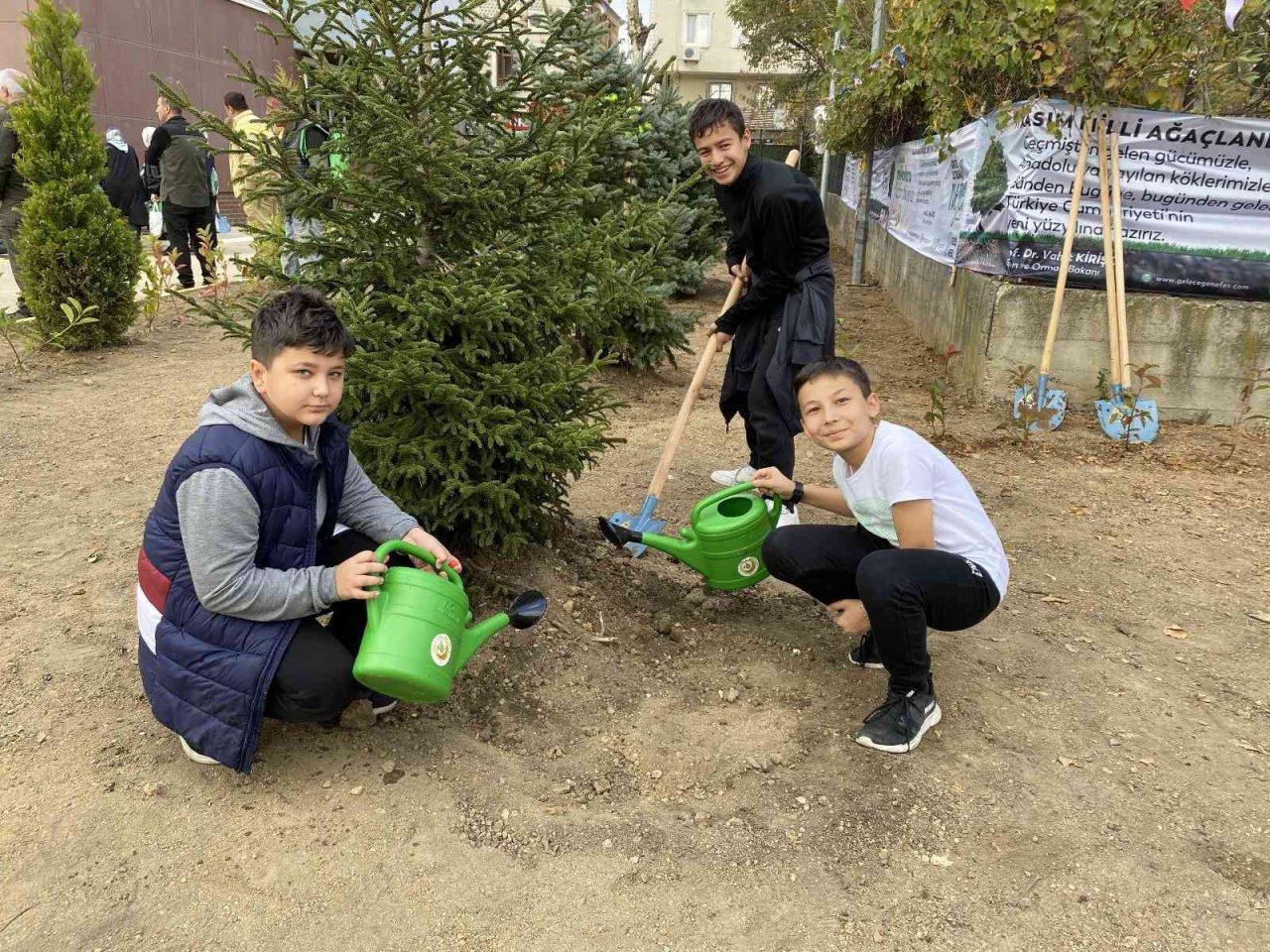 AK Parti İstanbul İl Başkanı Kabaktepe, Sancaktepe’de fidan dikimi etkinliğine katıldı